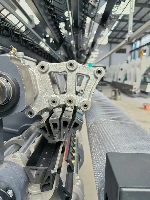 Four Guide Bars Four Guide Bars